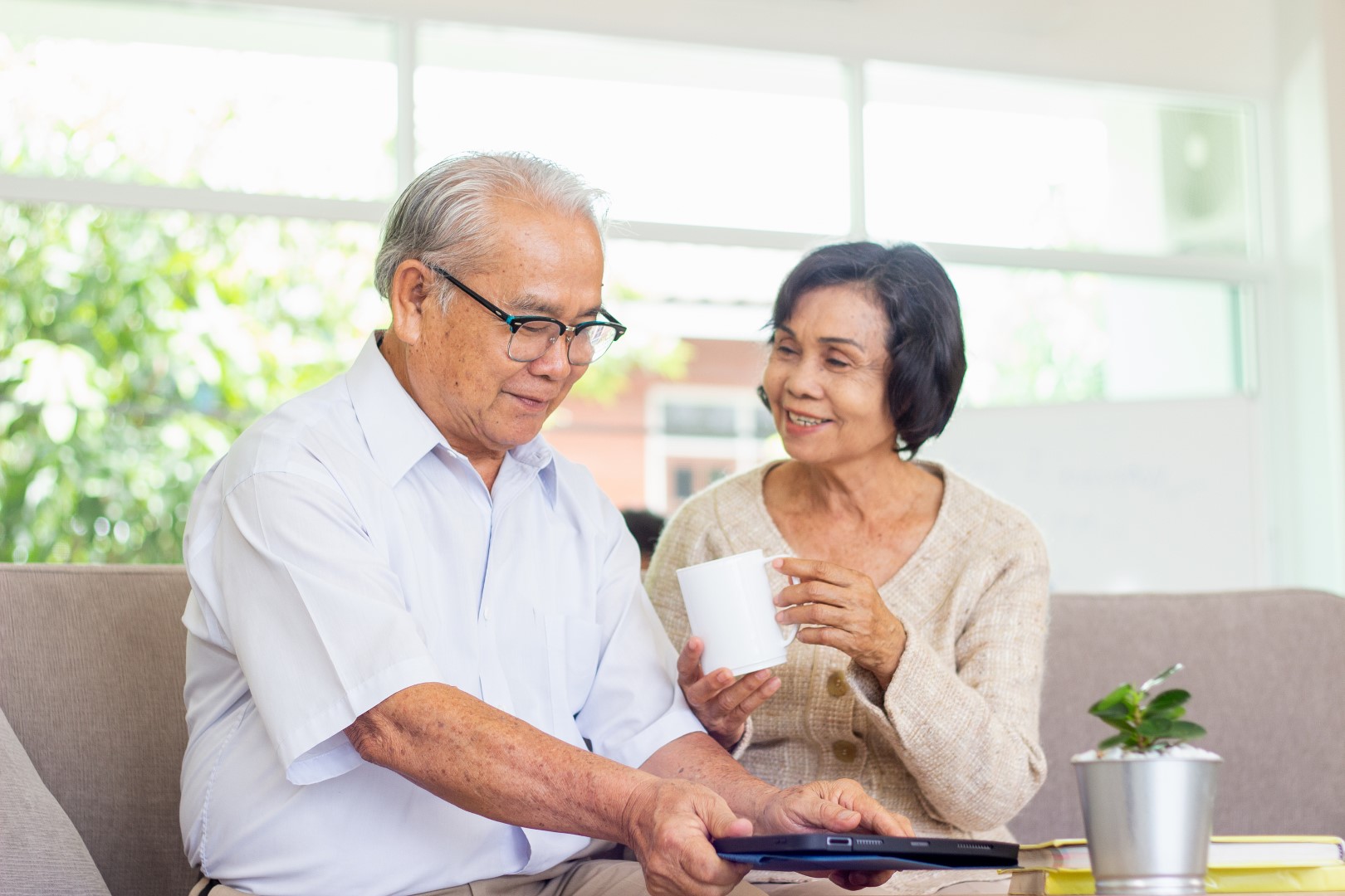 Top Questions to Ask When Touring Senior Living Communities